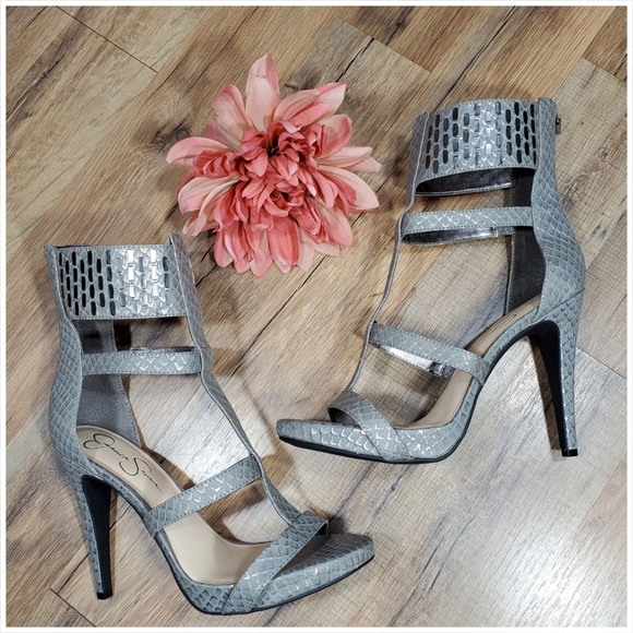 Jessica Simpson Gray Snakeskin Strappy Sandal NWOT - Picture 2 of 8